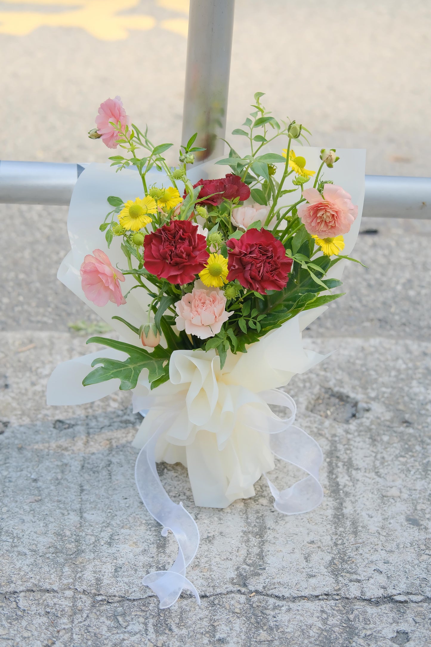 康乃馨小雛菊花束