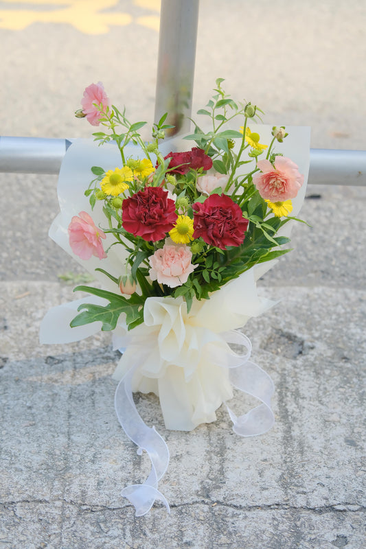 康乃馨小雛菊花束